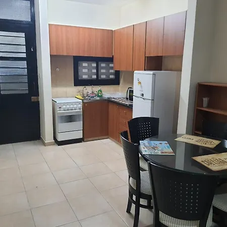 Apartment Lovely 2 Bedrooms In The Tourist Area In . *